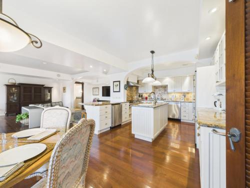 Luxurious Villa Duplex in Quiet East End in Santa Cruz