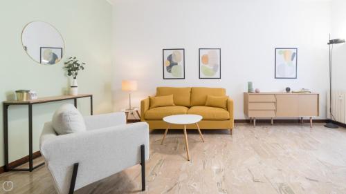 Italianway - Lazzaro Palazzi 6, Mediolan