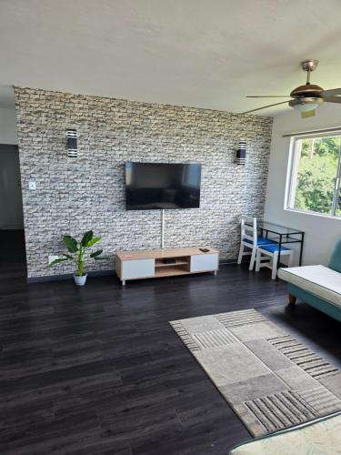 92 Camarque - 3 Bedroom Beachfront Apartment In Umdloti - 180 Degree Sea Views – khách sạn tại Umdloti