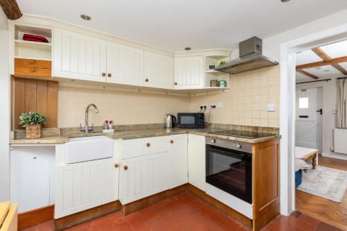 The Baker's Snug - Angmering Grade II Listed Cottage - 1 Bed Retreat, Dog friendly in 安格默林