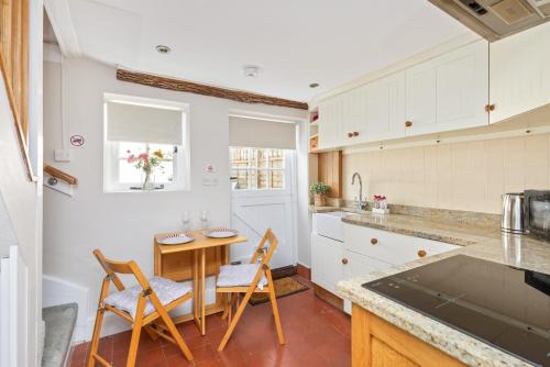 The Baker's Snug - Angmering Grade II Listed Cottage - 1 Bed Retreat, Dog friendly in 安格默林