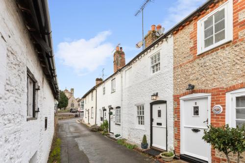 The Baker's Snug - Angmering Grade II Listed Cottage - 1 Bed Retreat, Dog friendly in 安格默林