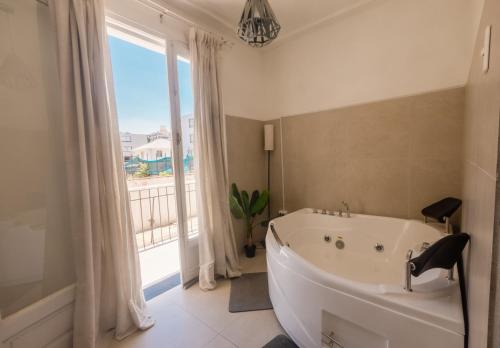 Гидромассажная ванна, Hotel Boutique Las Hortensias in Сантьяго