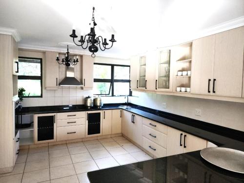 Luxury Seabreeze Villa, Eden Rock Estate, Pennington in Imbabala Forest Estate
