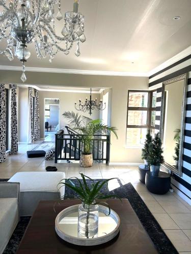Luxury Seabreeze Villa, Eden Rock Estate, Pennington in Imbabala Forest Estate