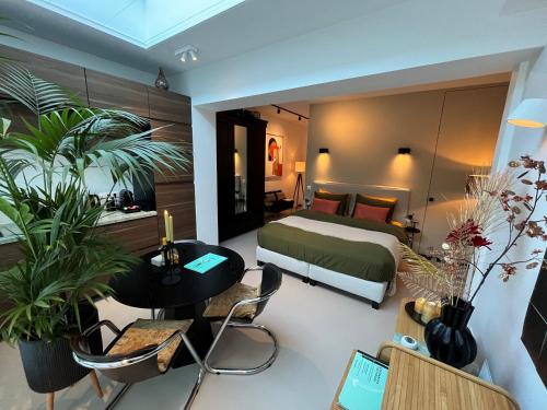 B&B Urban Oasis with Free Parking, Amsterdam