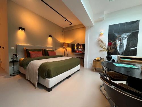 B&B Urban Oasis with Free Parking, Amsterdam (photo 7)