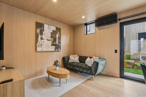 The Shearers Retreat | Prime Location with parking - image 2