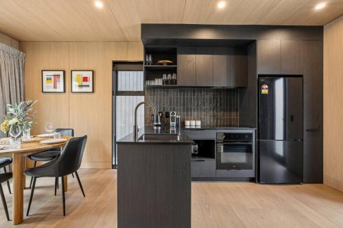 The Shearers Retreat | Prime Location with parking - image 5