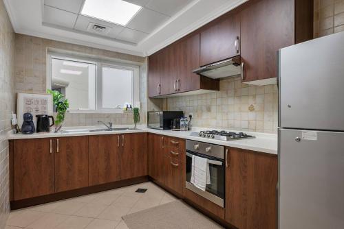 Business Bay 1 BR on Canal 7 min to Dubai Mall - image 8