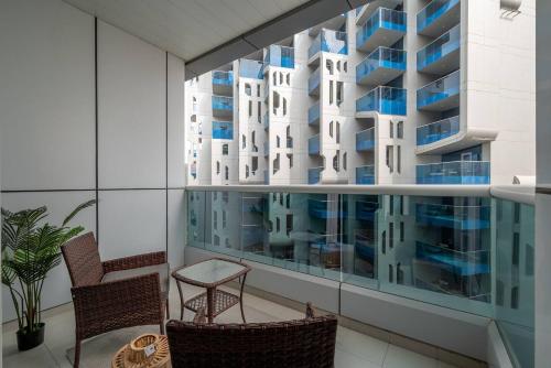 Business Bay 1 BR on Canal 7 min to Dubai Mall - image 3