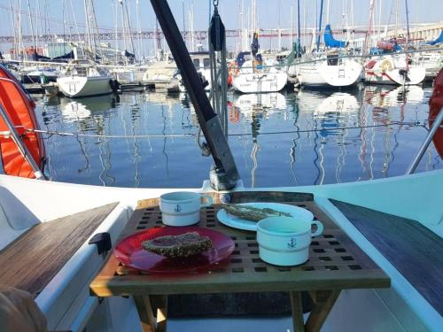 Sleep aboard a sailing boat in Lisbon 3