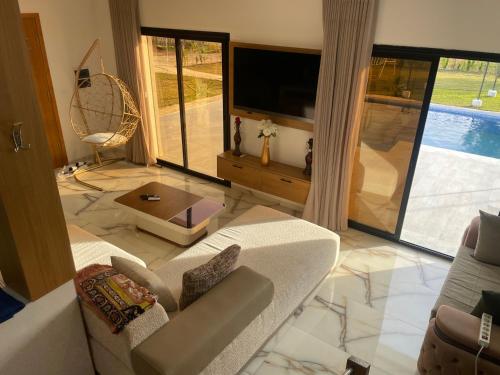 Koplietošanas atpūtas telpa ar TV, villa aycha in Kelaa Kebira