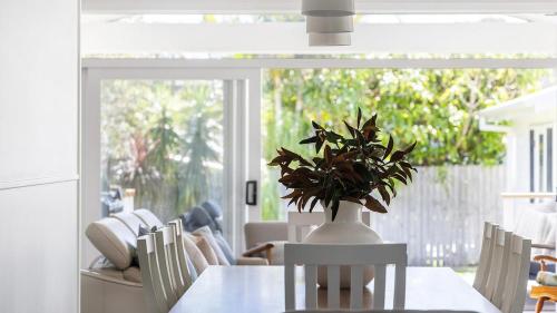 Shoal Bay Beach House & Garden Suite - 200m to iconic beach - image 2