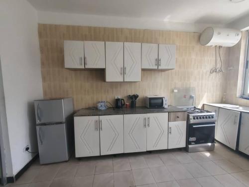 5 bedrooms Apartment at Bole - image 5
