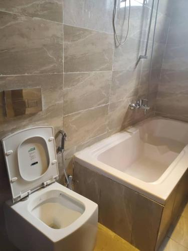 5 bedrooms Apartment at Bole - image 2