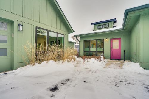 Less Than 1 Mi to Carleton College WFH-Friendly Apartment in Northfield (MN)