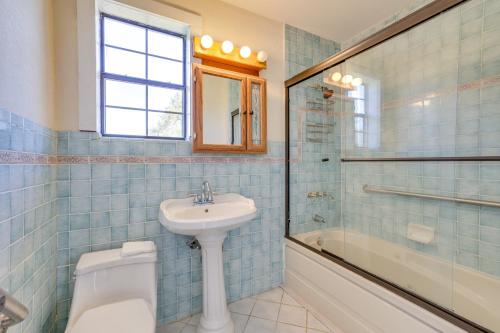 Quiet & Convenient Unit, 7 Mi to Lake Ray Hubbard! in Mesquite (TX)