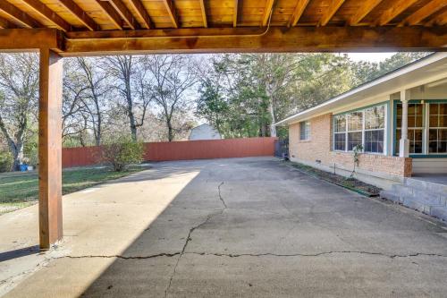 Quiet & Convenient Unit, 7 Mi to Lake Ray Hubbard! in Mesquite (TX)