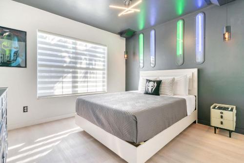 New Modern STAR WARS Villa Only 3 Miles 2 Disney w VR's - image 3