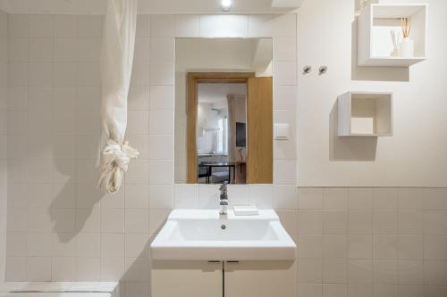 Anjos City Center Apartment by Homing - image 4