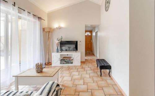 Aillan Hervé Maison avec piscine privée (Aillan Herve Maison avec piscine privee) in Saint-Maurice-Sur-Eygues