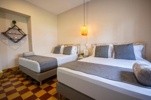 2 queen beds