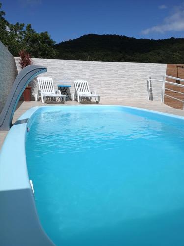 2 bedrooms, 4 beds