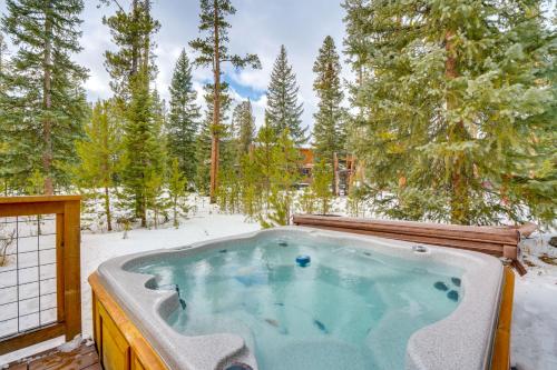 2 Mi to Ski Resort! Hot Tub Haven in Breckenridge – khách sạn tại Núi Baldy