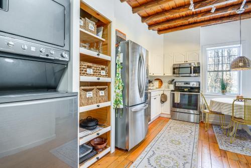 Deck and Fire Pit Cottage Near Monadnock State Park in 傑弗里(NH)