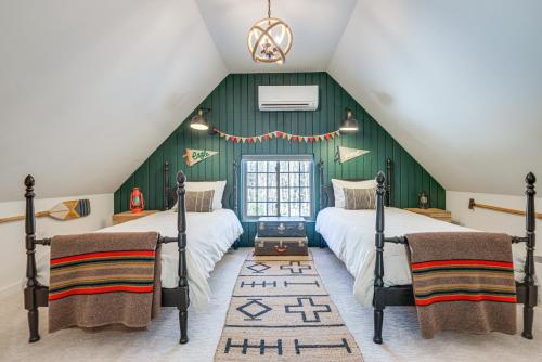 Deck and Fire Pit Cottage Near Monadnock State Park in 傑弗里(NH)