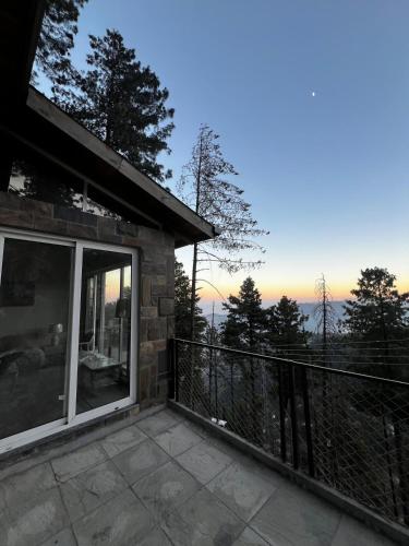 Haven Mushkpuri Terraces Khaira Gali - 3BR Home Lawn BBQ & Fireplace - image 5