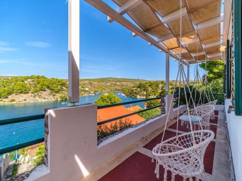 Holiday Home Villa Tudor mit atemberaubender Aussicht by Interhome – khách sạn tại Lozisca