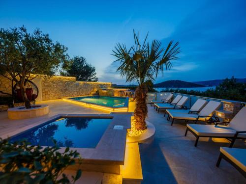 Holiday Home Strandnahes Ferienhaus mit Garten in Ražanj by Interhome – khách sạn tại Razanj