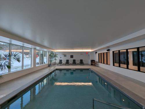 Swimming pool, Hotel Indigo North Conway by IHG in North Conway (NH)