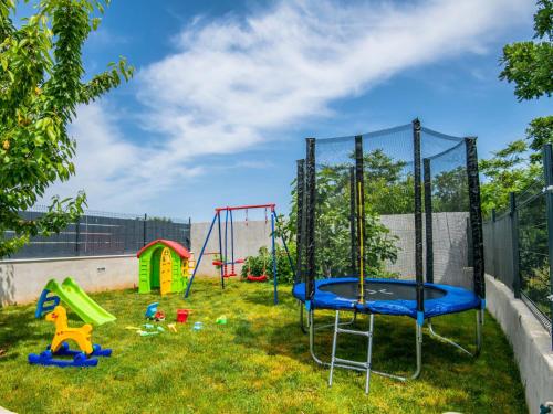 Holiday Home Villa Mile mit beheiztem Pool- Grill und Terrasse by Interhome in Katuni