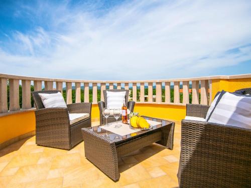 Holiday Home Villa Mile mit beheiztem Pool- Grill und Terrasse by Interhome in Katuni