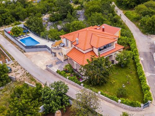 Holiday Home Villa Mile mit beheiztem Pool- Grill und Terrasse by Interhome in Katuni