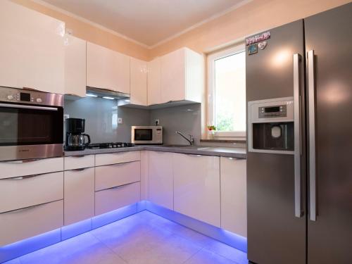 Holiday Home Villa Mile mit beheiztem Pool- Grill und Terrasse by Interhome in Katuni