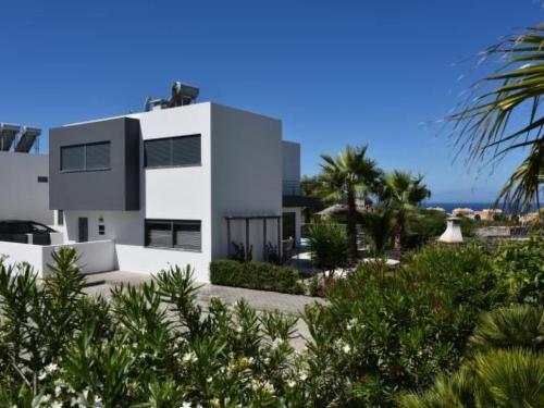 Holiday Home Moderne Villa mit privatem Pool und Meerblick by Interhome in Praia Da Areia Branca