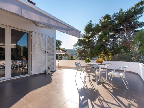 Holiday Home Haus in Splitska mit kostenlosem Parkplatz by Interhome – khách sạn tại Splitska
