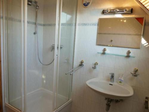 Apartment Schwalbenring by Interhome in Rovershagen