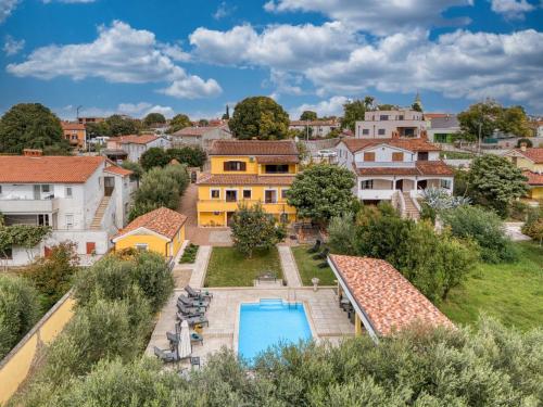 Holiday Home Charmante Familienvilla für 14 Personen in der Nähe von Porec by Interhome (Holiday Home Charmante Familienvilla fur 14 Personen in der Nahe von Porec by Interhome) in Zbandaj
