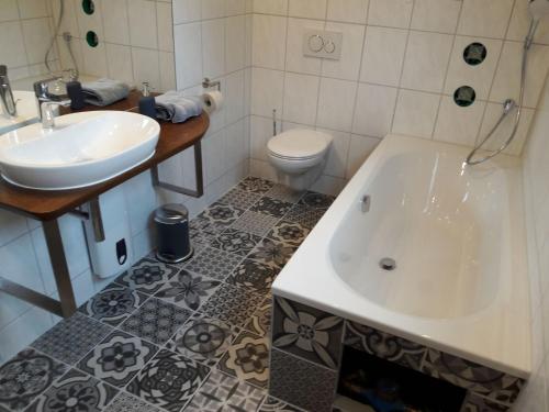 Holiday Home Freistehendes Nurdachaus im Ferienpark Schellbronn by Interhome in Neuhausen (Baden-Wurttemberg)