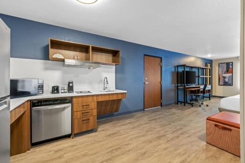 Everhome Suites Rochester Greece in R and K Skyranch Airport
