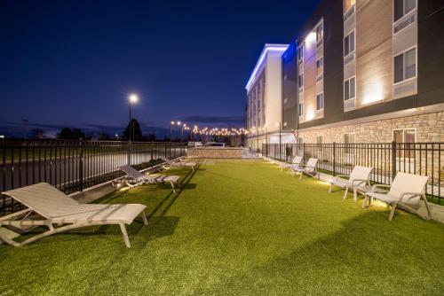Instalaciones, Everhome Suites Rochester Greece in R and K Skyranch Airport