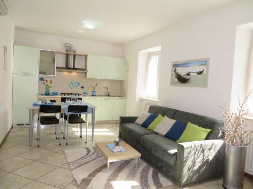 Apartment Familienwohnung mit Balkon BV2 by Interhome