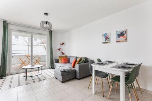 NEW! 2-bedroom apartment & parking, close to tram & metro, terrace – khách sạn tại Casselardit