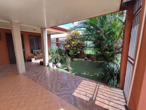 Apartamento completo cerca del Aeropuerto y Parque Viva 5 personas in Guacima Arriba