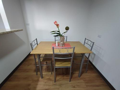Apartamento completo cerca del Aeropuerto y Parque Viva 5 personas in Guacima Arriba